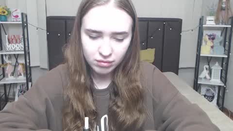 LauraHlot online show from October 1, 5:30 pm