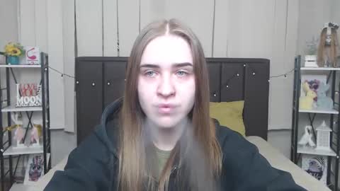 LauraHlot online show from October 12, 5:50 am