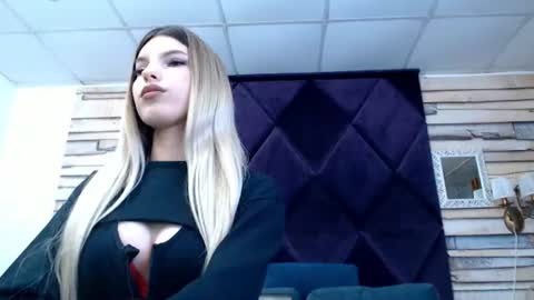 Snapshot of laurainemisti chatting on June 19, 6:07 am laura online show from June 19, 6:07 am