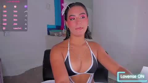 Snapshot of lauramayer chatting on July 9, 2:04 am Laura Mayer online show from July 9, 2:04 am