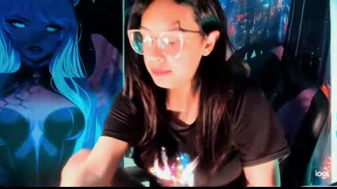 lauraohana online show from December 3, 10:24 am