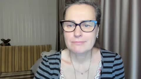 Lauraoven1 online show from February 18, 4:37 pm