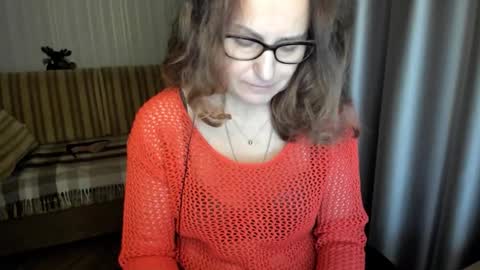 Lauraoven1 online show from December 22, 7:16 am