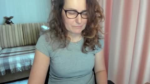 Lauraoven1 online show from March 14, 8:42 am