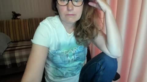 Snapshot of lauraoven1 chatting on April 29, 7:01 am Lauraoven1 online show from April 29, 7:01 am