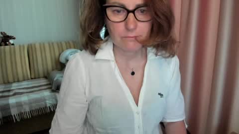 Snapshot of lauraoven1 chatting on May 19, 12:33 pm Lauraoven1 online show from May 19, 12:33 pm