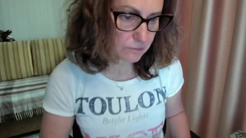 Snapshot of lauraoven1 chatting on May 28, 10:34 am Lauraoven1 online show from May 28, 10:34 am