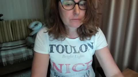 Snapshot of lauraoven1 chatting on June 11, 3:10 pm Lauraoven1 online show from June 11, 3:10 pm