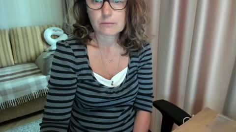 Lauraoven1 online show from July 8, 7:13 am