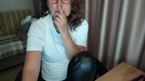 Lauraoven1 online show from July 22, 2:20 pm