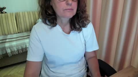 Lauraoven1 online show from July 24, 7:39 am