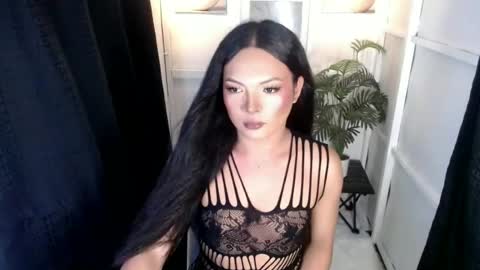 Snapshot of laurasaintxxx chatting on July 1, 2:02 am laurasaintxxx online show from July 1, 2:02 am