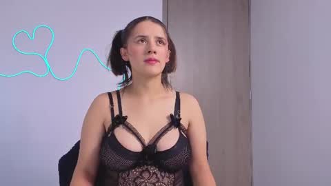 Snapshot of laurasex_21 chatting on June 9, 10:21 pm Laura online show from June 9, 10:21 pm