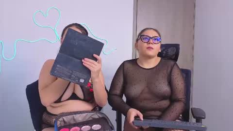 Snapshot of laurasex_21 chatting on July 2, 7:31 pm Laura online show from July 2, 7:31 pm