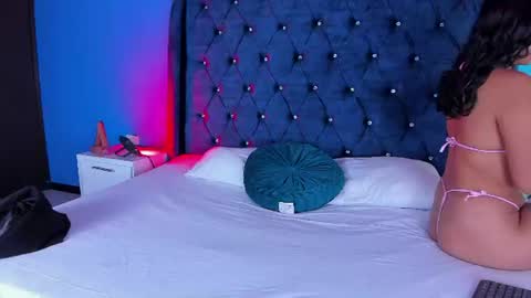 Snapshot of laurasmith_1 chatting on July 5, 12:01 pm Laura online show from July 5, 12:01 pm