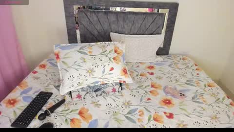 laurasofia01 online show from March 13, 1:45 am