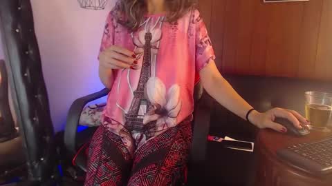Snapshot of laurasofia45 chatting on February 26, 2:05 pm Laura Sofia online show from February 26, 2:05 pm