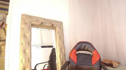 Laura Sofia online show from May 9, 3:34 am