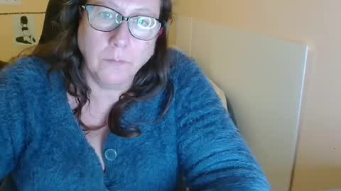 laureanne online show from December 1, 4:29 pm