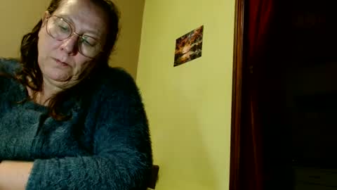 laureanne online show from December 9, 8:01 pm