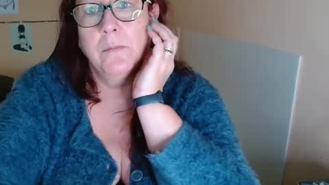 laureanne online show from December 23, 2:50 pm