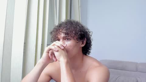 Snapshot of laureent__ chatting on December 16, 7:15 am Laureent online show from December 16, 7:15 am