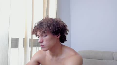 Snapshot of laureent__ chatting on December 25, 6:52 pm Laureent online show from December 25, 6:52 pm