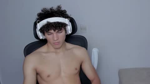 Snapshot of laureent__ chatting on November 8, 8:03 am Laureent online show from November 8, 8:03 am