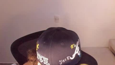 Snapshot of laureent__ chatting on December 18, 12:33 pm Laureent online show from December 18, 12:33 pm