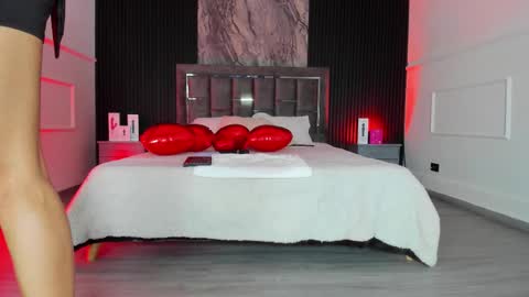 Lauren Weels online show from February 14, 7:54 pm