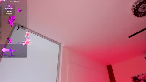 Lauren online show from March 18, 6:11 pm