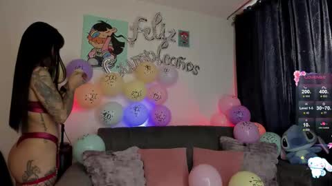 Snapshot of lauren_camila1 chatting on February 12, 12:44 pm Lau online show from February 12, 12:44 pm