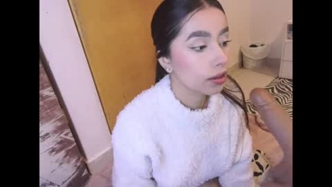 Snapshot of lauren_clauz chatting on April 6, 5:30 am Lauren Clauz online show from April 6, 5:30 am