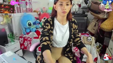 Snapshot of laurencesophiets chatting on December 16, 9:09 pm SF online show from December 16, 9:09 pm
