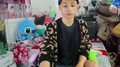 Snapshot of laurencesophiets chatting on December 17, 4:32 pm SF online show from December 17, 4:32 pm