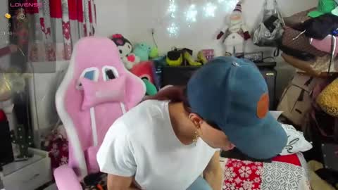 Snapshot of laurencesophiets chatting on December 18, 10:02 pm SF online show from December 18, 10:02 pm