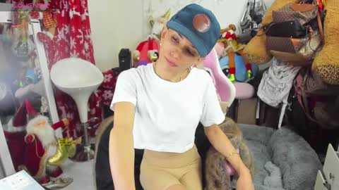 Snapshot of laurencesophiets chatting on December 27, 2:54 pm SF online show from December 27, 2:54 pm