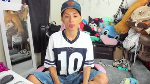 Snapshot of laurencesophiets chatting on January 8, 3:28 pm SF online show from January 8, 3:28 pm