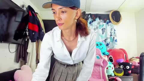 Snapshot of laurencesophiets chatting on January 22, 5:17 pm SF online show from January 22, 5:17 pm
