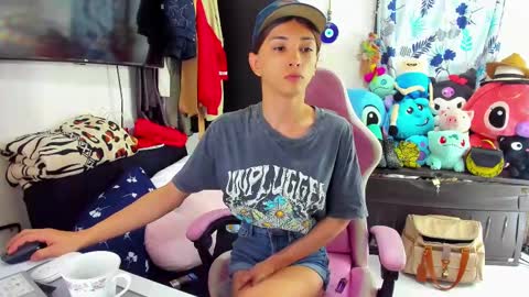 Snapshot of laurencesophiets chatting on February 23, 2:57 pm SF online show from February 23, 2:57 pm