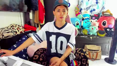Snapshot of laurencesophiets chatting on February 23, 6:01 pm SF online show from February 23, 6:01 pm