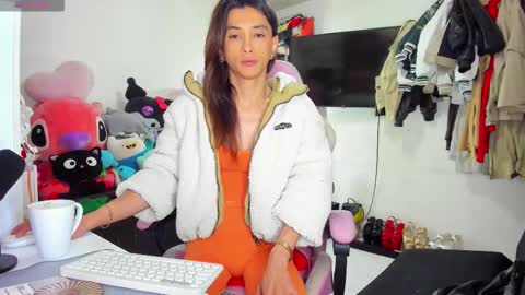 Snapshot of laurencesophiets chatting on October 1, 2:01 pm SF online show from October 1, 2:01 pm