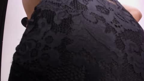 laurendpink online show from April 10, 2:22 pm