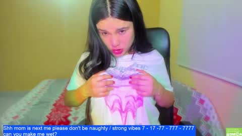 Snapshot of laurengirls1 chatting on December 28, 5:02 am onlyfan laureng7 - 7 laureng2 online show from December 28, 5:02 am