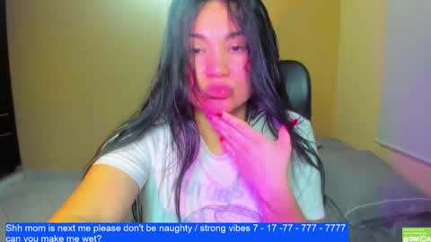 Snapshot of laurengirls1 chatting on January 3, 8:11 pm onlyfan laureng7 - 7 laureng2 online show from January 3, 8:11 pm