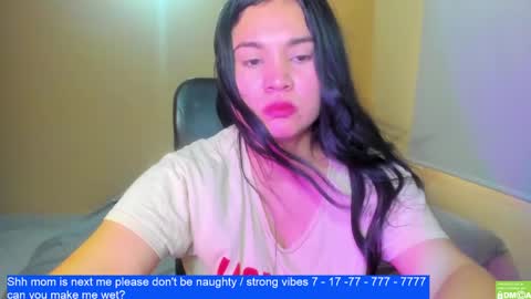 Snapshot of laurengirls1 chatting on January 9, 7:18 pm onlyfan laureng7 - 7 laureng2 online show from January 9, 7:18 pm