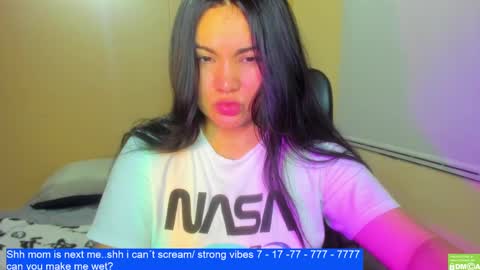 Snapshot of laurengirls1 chatting on January 14, 2:29 am onlyfan laureng7 - 7 laureng2 online show from January 14, 2:29 am