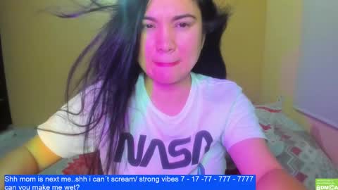 Snapshot of laurengirls1 chatting on January 26, 5:13 am onlyfan laureng7 - 7 laureng2 online show from January 26, 5:13 am