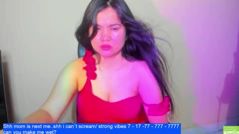 Snapshot of laurengirls1 chatting on February 5, 2:05 pm onlyfan laureng7 - 7 laureng2 online show from February 5, 2:05 pm