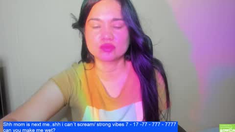 Snapshot of laurengirls1 chatting on February 6, 9:28 pm onlyfan laureng7 - 7 laureng2 online show from February 6, 9:28 pm